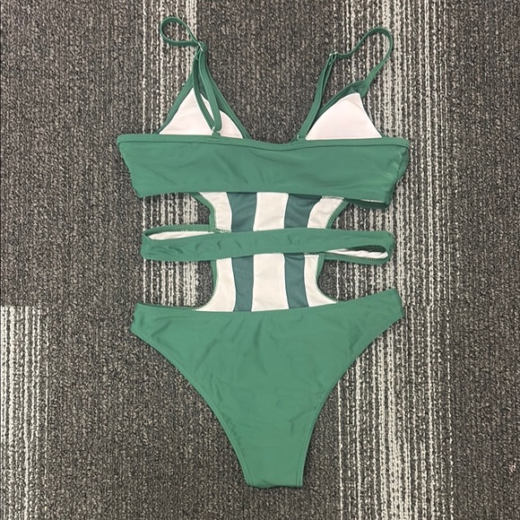 Women’s GreenOne Piece Swimsuit. Cut out. Sexy. Small - Picture 3 of 4